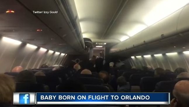 Жена роди по време на полет (Видео)